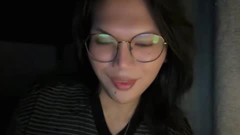 Snapshot of esilchan chatting on 17, 11, 2025 Chelliane online show from 17, 11, 2025