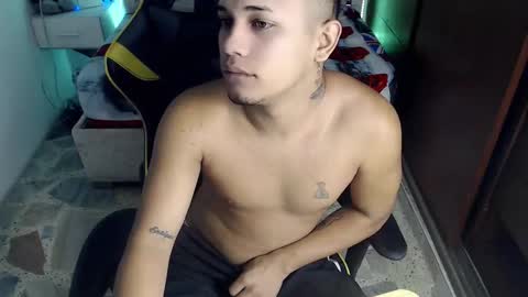 eskayler_ online show from 12, 9, 2025