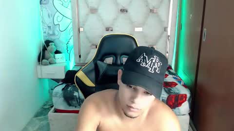 eskayler_ online show from 17, 9, 2025