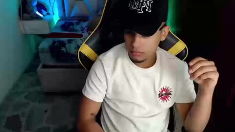 eskayler_ online show from 22, 9, 2025