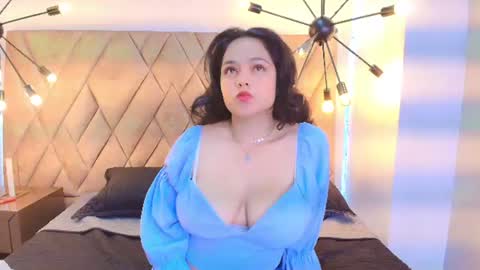 Snapshot of esme_miller chatting on 1, 7, 2026 esme_miller online show from 1, 7, 2026