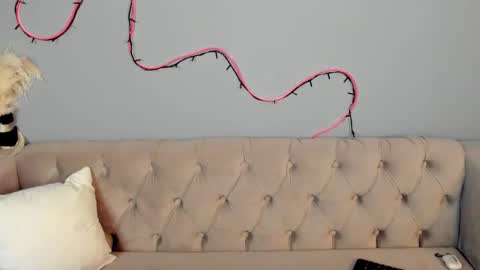 Esme Runn online show from 3, 2, 2025