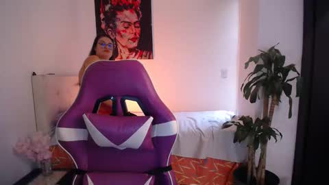 Esmeralda online show from 3, 2, 2026