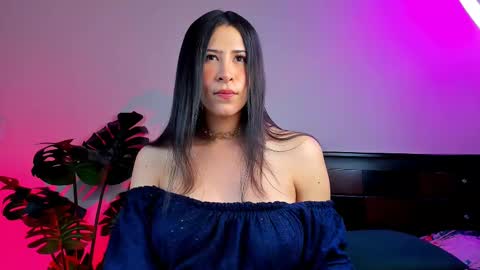 K E Y R A  independent model  online show from 10, 2, 2025