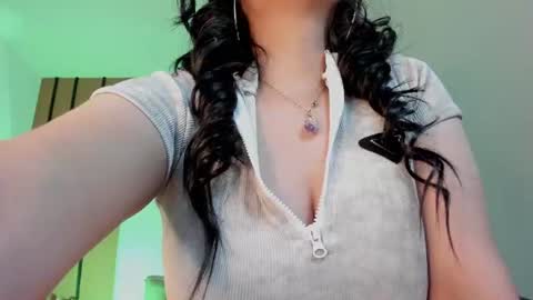 Snapshot of esmeralda_rose__ chatting on 3, 7, 2026 esmeralda_rose__ online show from 3, 7, 2026