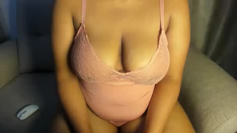 Esme online show from 2, 10, 2025