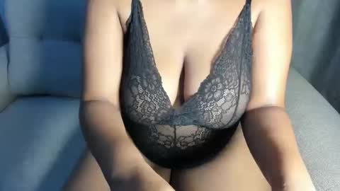 Esme online show from 12, 11, 2025