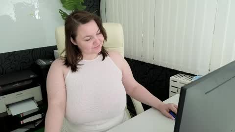 Snapshot of essensual_ chatting on 1, 5, 2026 Ava online show from 1, 5, 2026