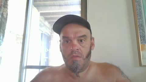 Snapshot of essensualelf chatting on 14, 9, 2025 Essensual Elf online show from 14, 9, 2025