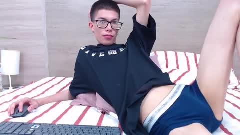 Snapshot of esteban_carlton chatting on 5, 3, 2025 ESTEBAN CARLTON online show from 5, 3, 2025