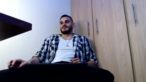 Snapshot of esteban_fer chatting on 12, 1, 2025 Esteban Fernandez online show from 12, 1, 2025