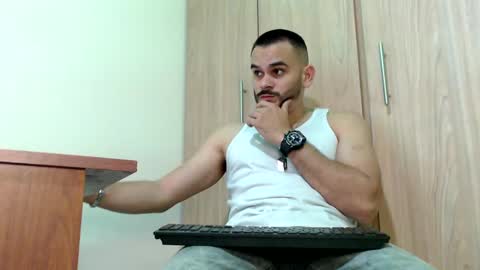 Snapshot of esteban_fer chatting on 8, 2, 2025 Esteban Fernandez online show from 8, 2, 2025