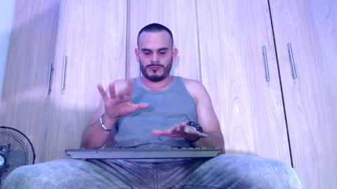 Snapshot of esteban_fer chatting on 4, 3, 2025 Esteban Fernandez online show from 4, 3, 2025