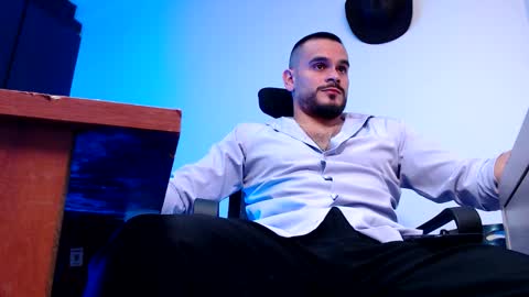 Esteban Fernandez online show from 3, 2, 2026