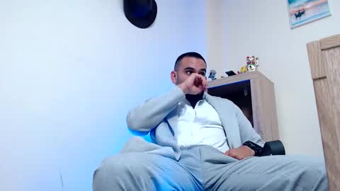 Esteban Fernandez online show from 8, 2, 2026