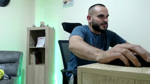 Snapshot of esteban_fer chatting on 7, 7, 2026 Esteban Fernandez online show from 7, 7, 2026