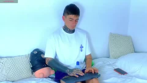 Snapshot of estebanchar_ chatting on 25, 5, 2026 Esteban independent model online show from 25, 5, 2026