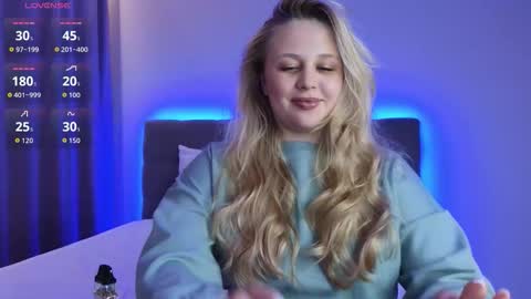 Snapshot of estella_elwood chatting on 4, 10, 2025 Estella online show from 4, 10, 2025