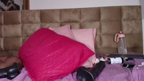 Snapshot of estrella_hanks_ chatting on 12, 1, 2025 Estrella online show from 12, 1, 2025