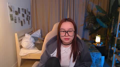 estrella_nouri online show from 10, 3, 2026