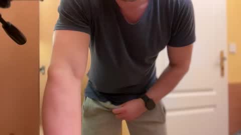 Snapshot of etat_on chatting on 15, 11, 2025 Tom online show from 15, 11, 2025