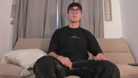 etham_wolf1 online show from 30, 3, 2026