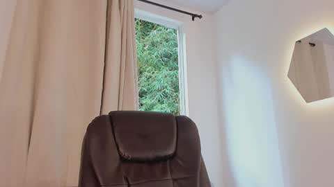 etham_wolf1 online show from 15, 4, 2026