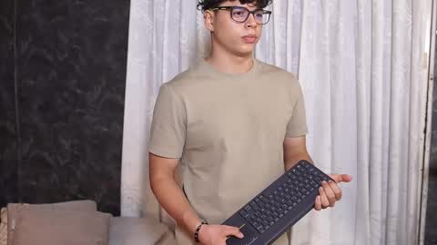 Snapshot of ethan_occonor chatting on 17, 10, 2025 ethan_occonor online show from 17, 10, 2025