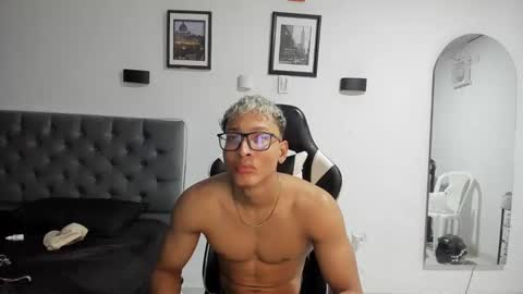 Snapshot of ethan_smitth1 chatting on 1, 2, 2025 ethan_smitth1 online show from 1, 2, 2025