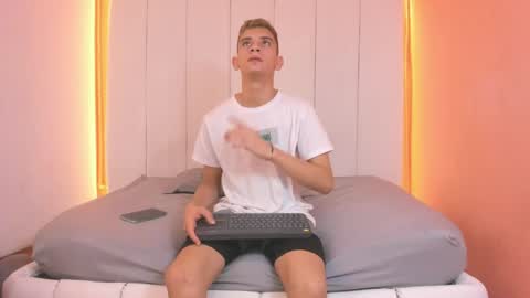 Snapshot of ethanhot_os chatting on 4, 4, 2026 ethanhot_os online show from 4, 4, 2026