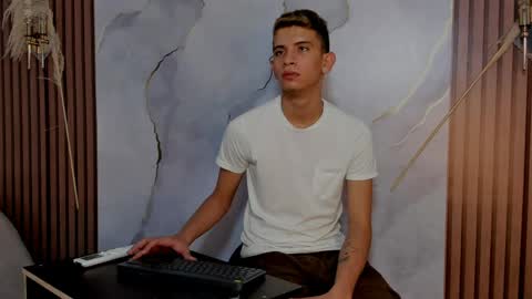 Snapshot of ethanhot_os chatting on 12, 4, 2026 ethanhot_os online show from 12, 4, 2026