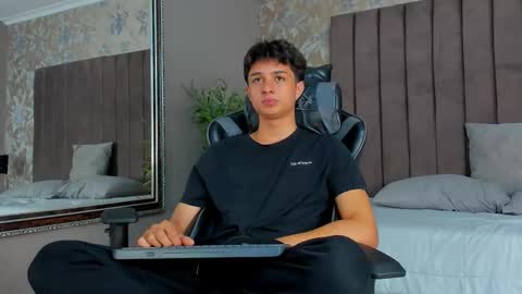 ethanlowell online show from 24, 9, 2025