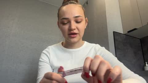 Snapshot of etsukoturrigiano chatting on 13, 4, 2026 Caroline online show from 13, 4, 2026