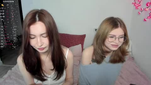 Snapshot of eumomino chatting on 15, 5, 2026 Veronica Tiia Lilith left to right online show from 15, 5, 2026