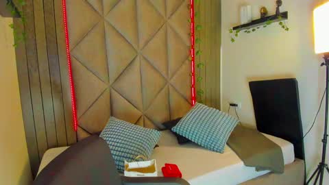 Snapshot of eva_daemon chatting on 11, 5, 2026 EVA DAEMON online show from 11, 5, 2026