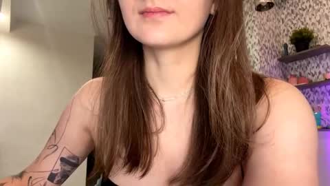Snapshot of eva_elfis chatting on 20, 10, 2025 Eva  online show from 20, 10, 2025