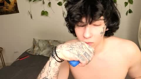 Snapshot of eva_sunshine_blueeyes chatting on 2, 5, 2026 Eva Sunshine Blue Eyes online show from 2, 5, 2026