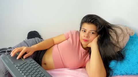 Snapshot of eva_sweet2 chatting on 16, 10, 2025 Estefania online show from 16, 10, 2025