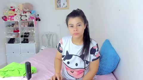 Snapshot of eva_sweet2 chatting on 2, 12, 2025 Estefania online show from 2, 12, 2025