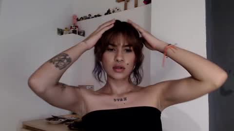 Snapshot of eva_viulet chatting on 17, 12, 2025 MISS EVY online show from 17, 12, 2025