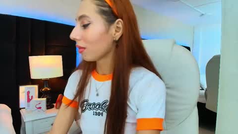 Snapshot of evaa_cloee chatting on 13, 9, 2025 EVA CLOEE online show from 13, 9, 2025