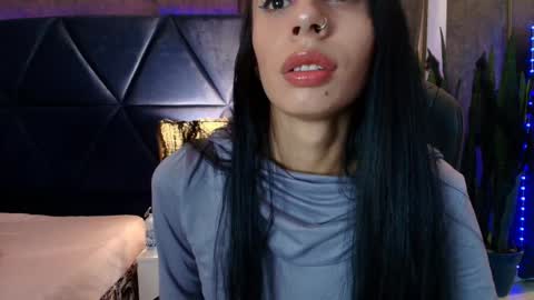 Snapshot of evaa_cloee chatting on 19, 10, 2025 EVA CLOEE online show from 19, 10, 2025