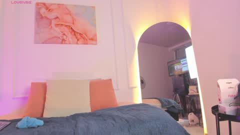  Eva  online show from 4, 6, 2026