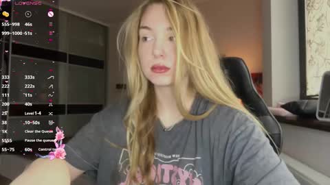 evacarter1 online show from 21, 10, 2025