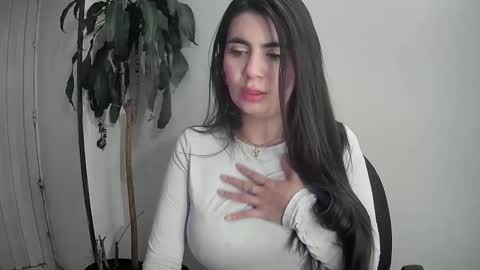 Snapshot of evacollins12 chatting on 18, 12, 2024 evacollins12 online show from 18, 12, 2024