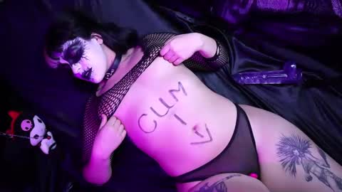 Snapshot of evacruxx chatting on 23, 2, 2025 Eva Crux online show from 23, 2, 2025
