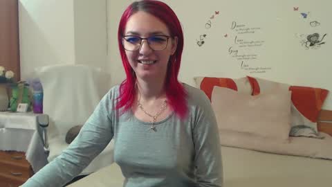 Snapshot of evadesireone chatting on 17, 2, 2025 EvadesireONE online show from 17, 2, 2025