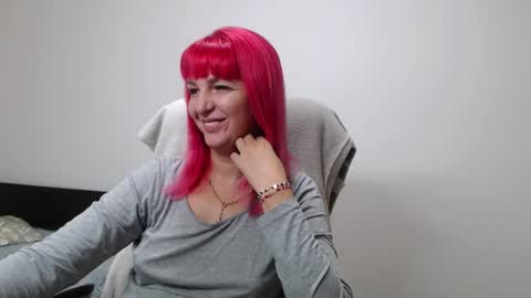Snapshot of evadesireone chatting on 1, 10, 2025 EvadesireONE online show from 1, 10, 2025