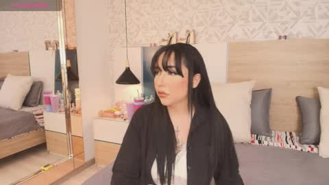 Evadne online show from 1, 11, 2025