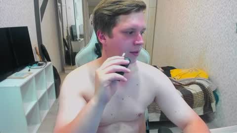 Snapshot of evan_boomer chatting on 10, 7, 2026 evan_boomer online show from 10, 7, 2026